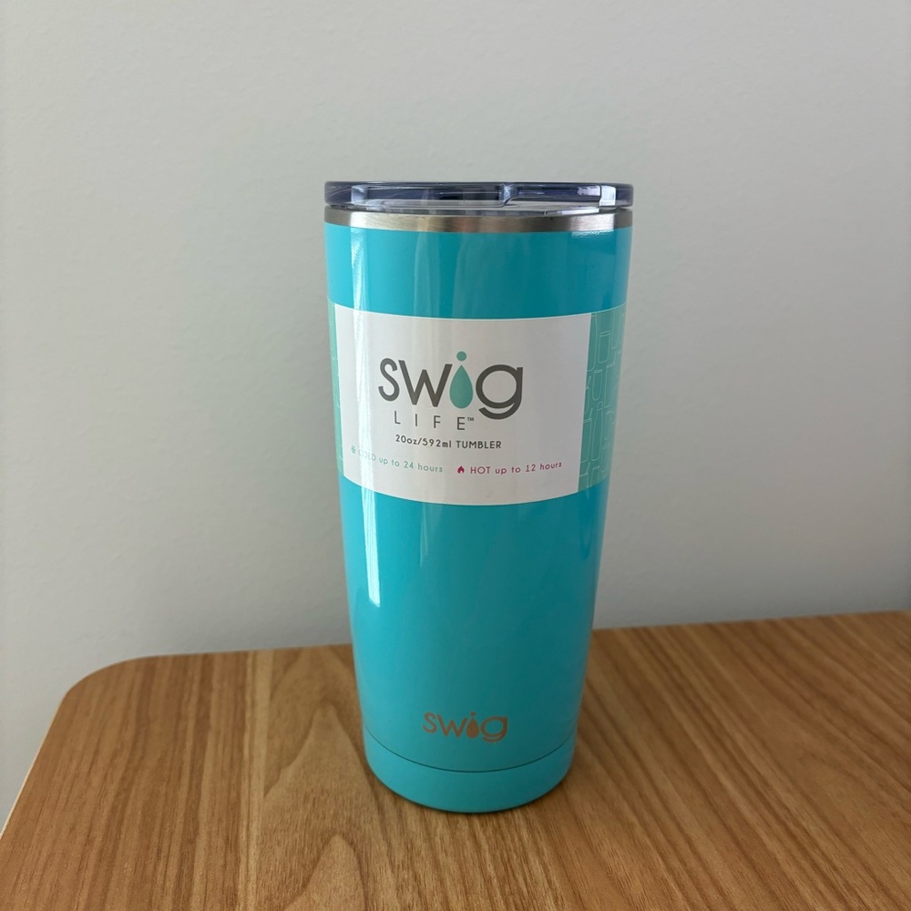 BRAND NEW Swig tumbler in color Ocean 20oz